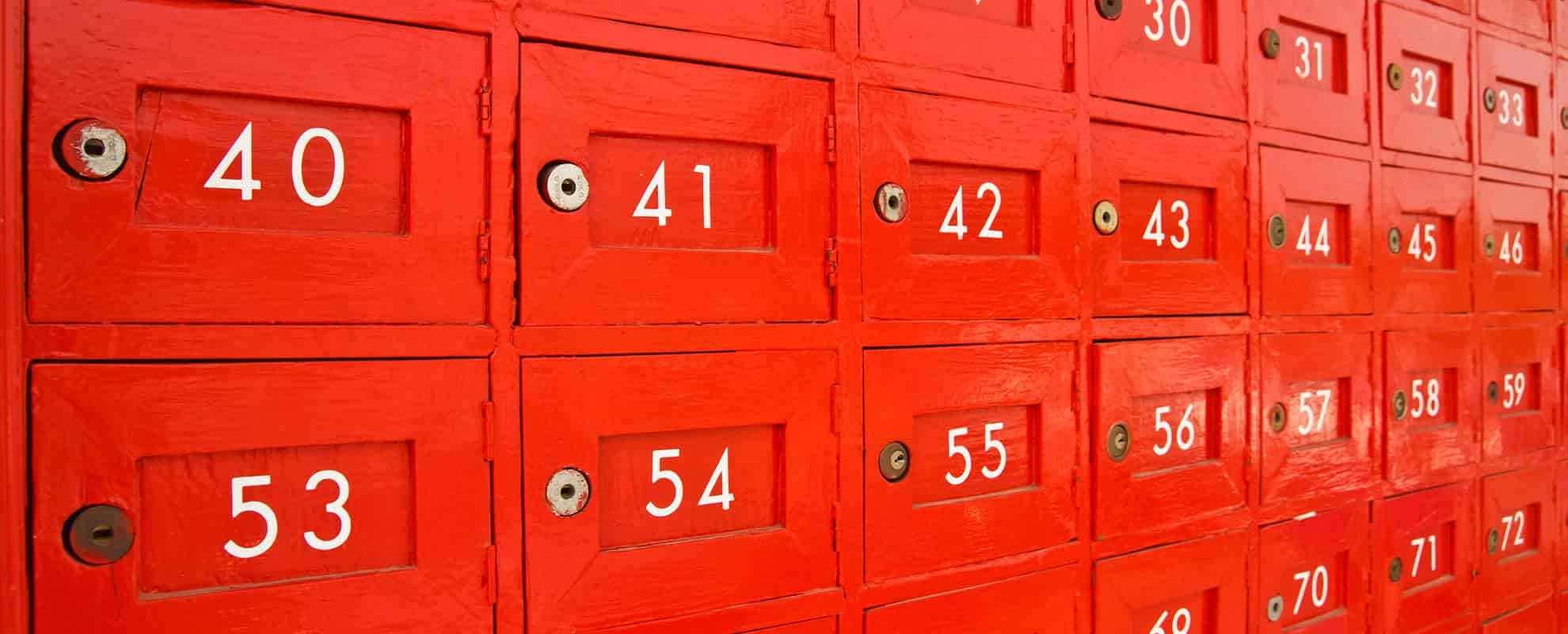 Камеры хранения отправлений Почты Новой Зеландии, своеобразные почтовые ящики, напоминающие современные постоматы 